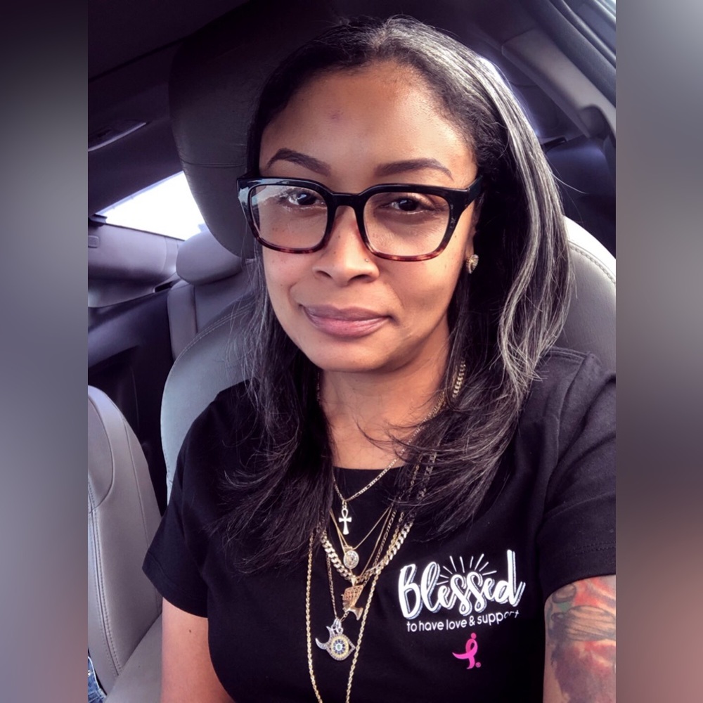 Meet your Posher, Deedee